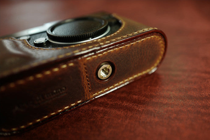 Media funda Arte di Mano para Leica M10 con puerta de acceso a la batería - Rally Volpe