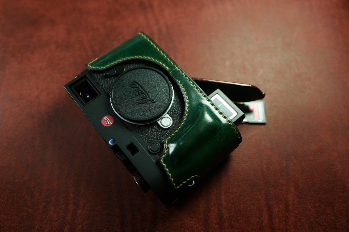 Media funda Arte di Mano para Leica M10 con puerta de acceso a la batería - Negro Minerva con costuras negras